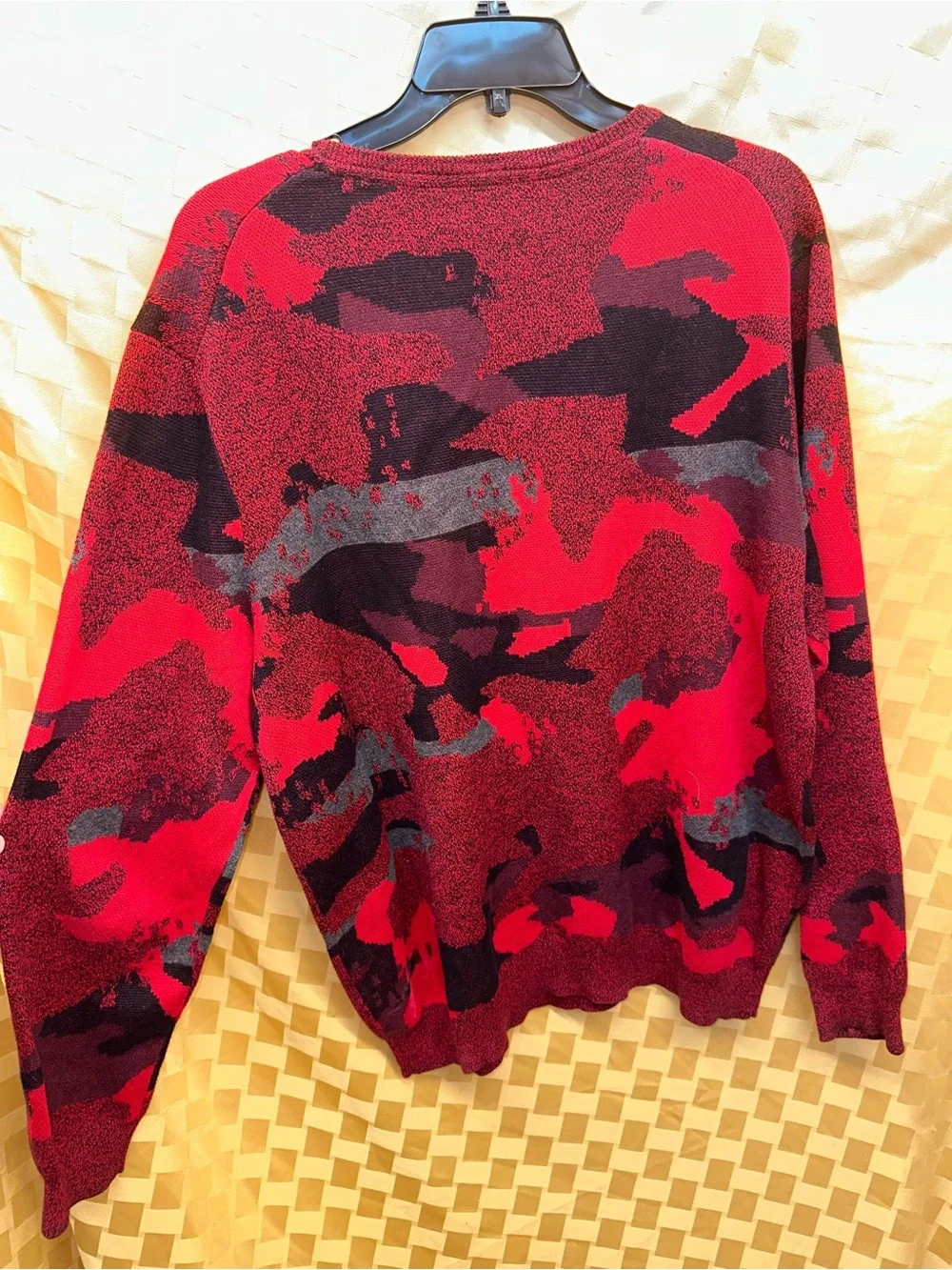 Alfani Men's Red and Black Camouflage Crewneck Sweater